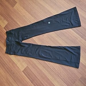 Bloq UV Performance Mid-Rise Flare Bottom Leggings Dark Brown- XS, EUC